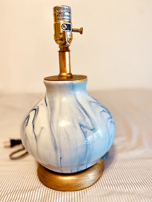 JONATHAN Y Contemporary Holly Table Lamp Blue/White Marbled