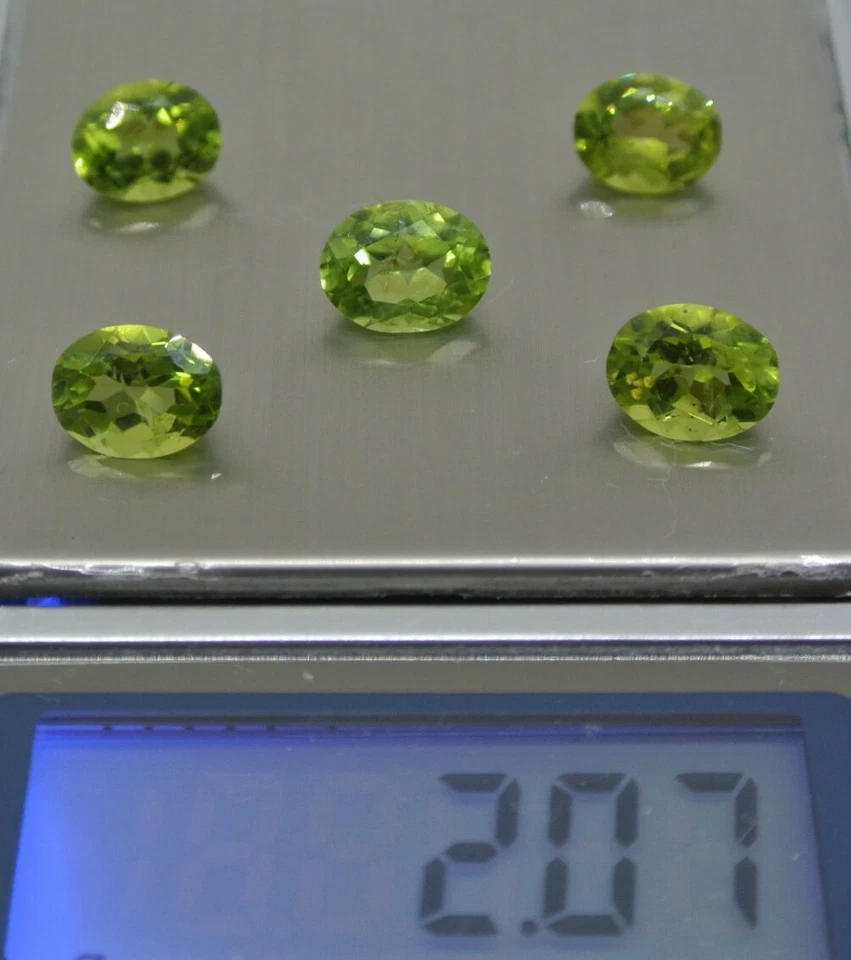 Peridoti ovali o tondi, Verde brillante, origine Cina, da 1,8 - 1,9 carati - Imagen 2 de 4