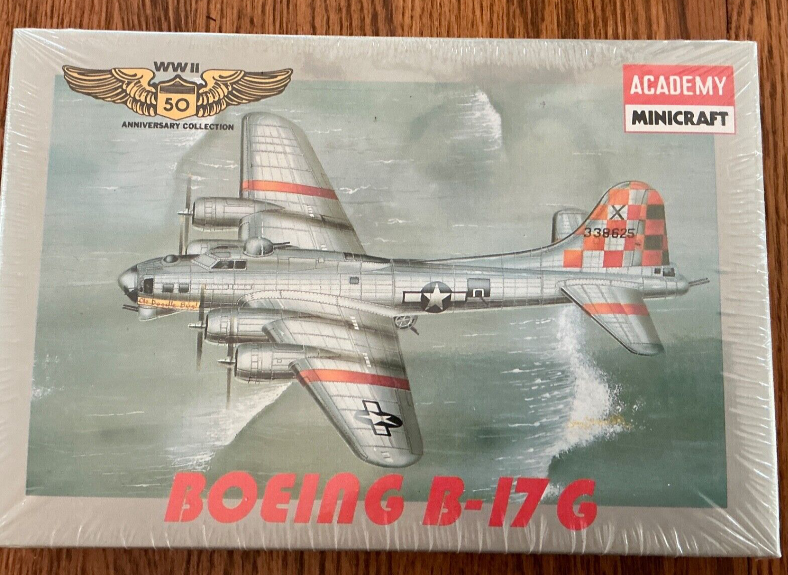 Academy Minicraft Boeing B17G Flying Fortress 4401 Model Kit /