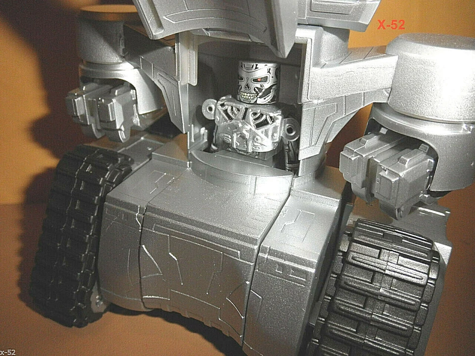 T2 Terminator 2 Minimates Hunter Killer Tank with Endo T-800 迷你人偶玩具 TRU — 第 2/4 张图片