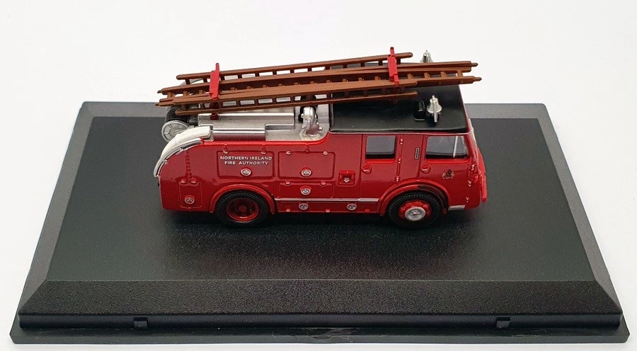 Oxford Diecast 1/76 Scale 76F8002 - Dennis F8 Fire Engine - Northern Ireland FB - Image 4 of 4