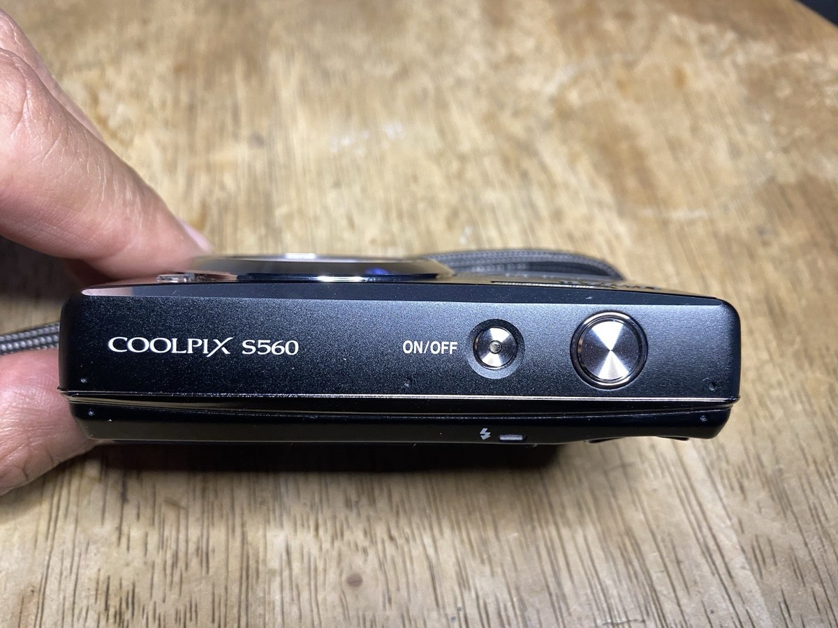 Nikon Coolpix S560 10MP Digital Point & Shoot Camera Tested