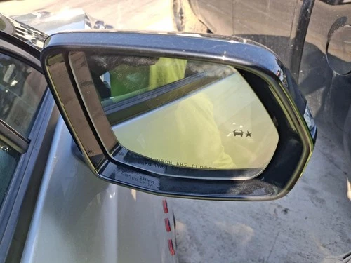 Used Right Door Mirror fits: 2021 Chevrolet Blazer power heated w/integral turn