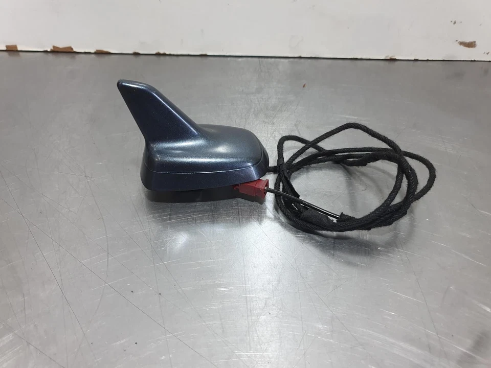 AUDI A6 SHARK FIN ANTENNA 4F/C6 4F5035503F 4F5035503M 11/04-07/11 - image 2 of 4