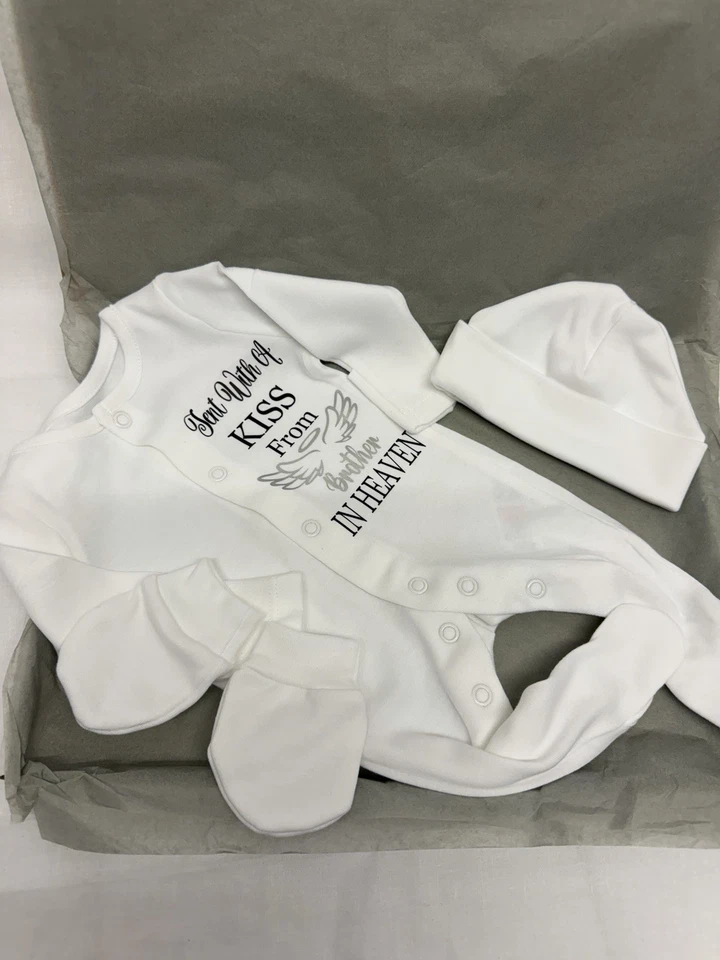 Baby Schlafanzug Mütze Handschuhe Box Set personalisiert jede Person geschickt Kuss Neugeborene