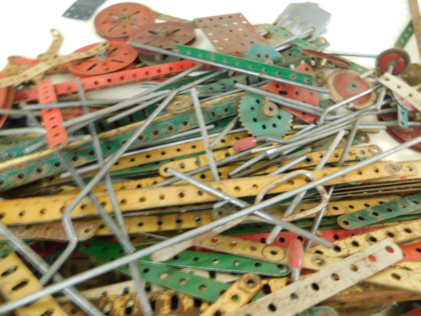 Vintage 18.5kg Meccano Joblot Spare Parts Wheels Cogs Screws Motor Plates etc