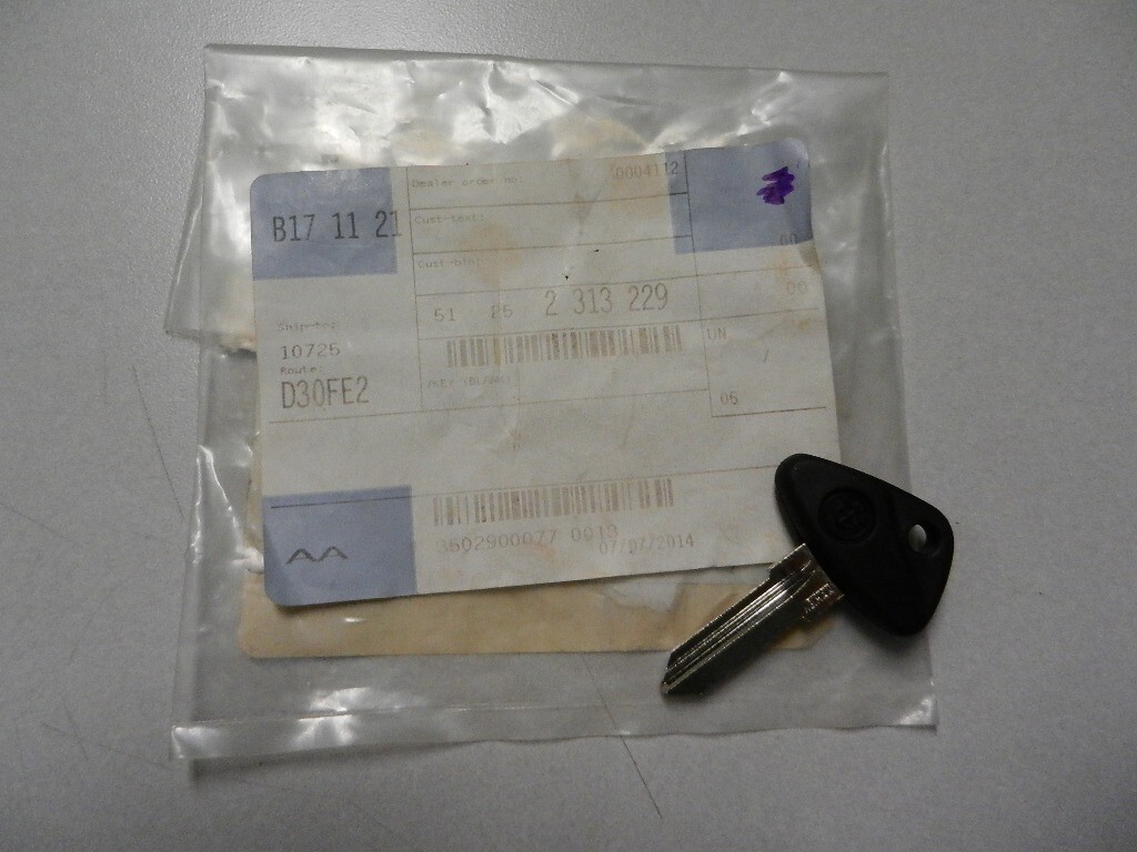 NOS BMW Black Blank Key 1992-2000 R 1100 RS 1995-2000 R 850 R