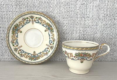 Tasse mit Untertasse, Aynsley- Dekor Henley- Fin Porzellan England.