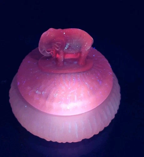 Vintage Selenium L.E. Smith  Greensburg Glass Satin Pink Elephant Powder Box