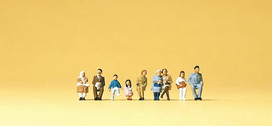 Passengers Seated (9) N gauge Figure Set Preiser 79124