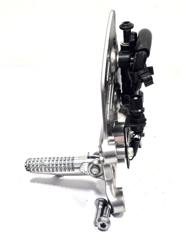 21 22 23 YAMAHA MT09 MT-09 OEM Juego de soportes de montaje de clavija trasero izquierdo y derecho - Imagen 4 de 16