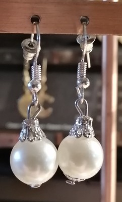 Ohrringe Weihnachtsbaumkugel WEISS  Größe 10 mm Kunststoff Christbaum