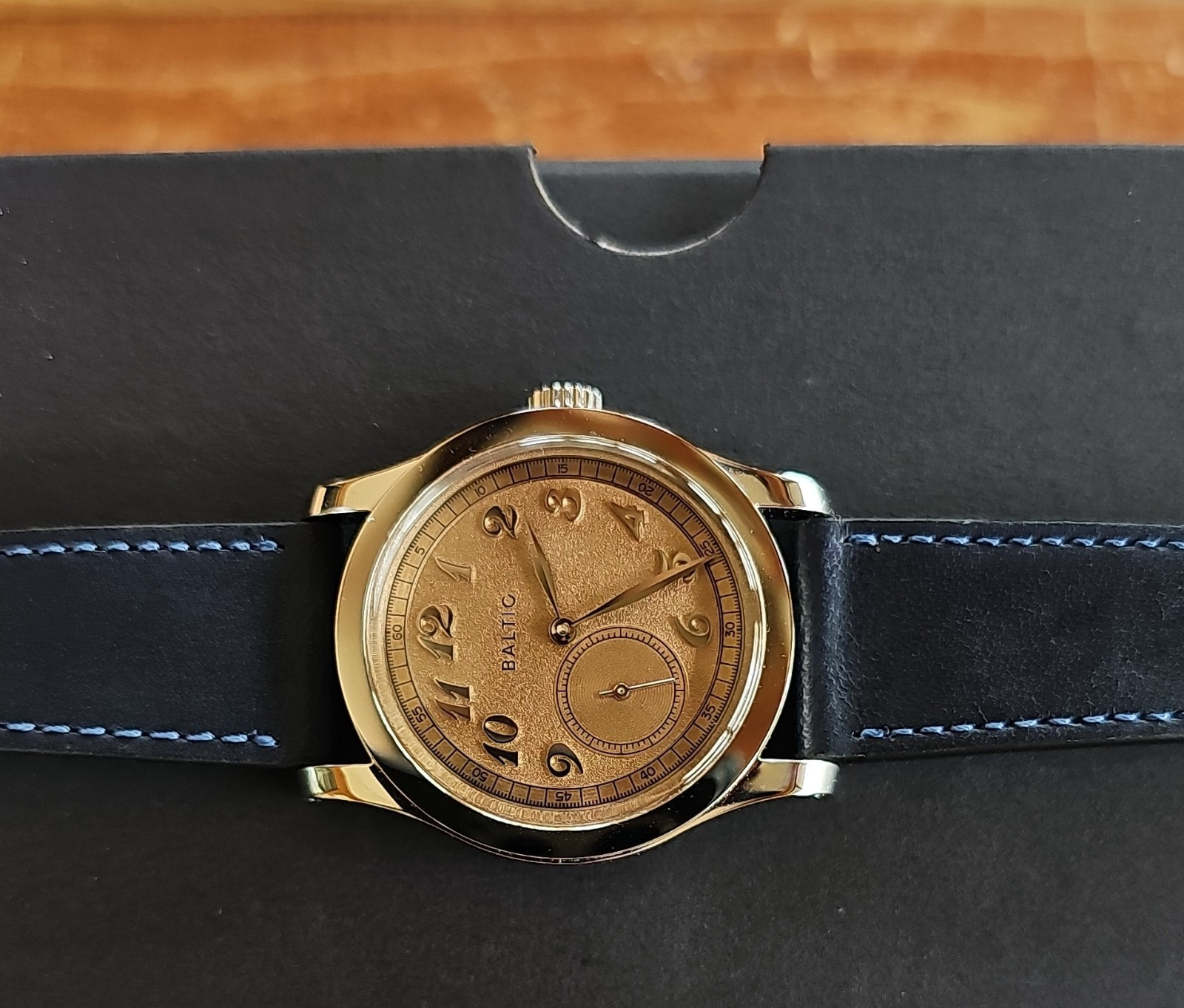 Baltic Mr. Classic - Salmon Dial image 2
