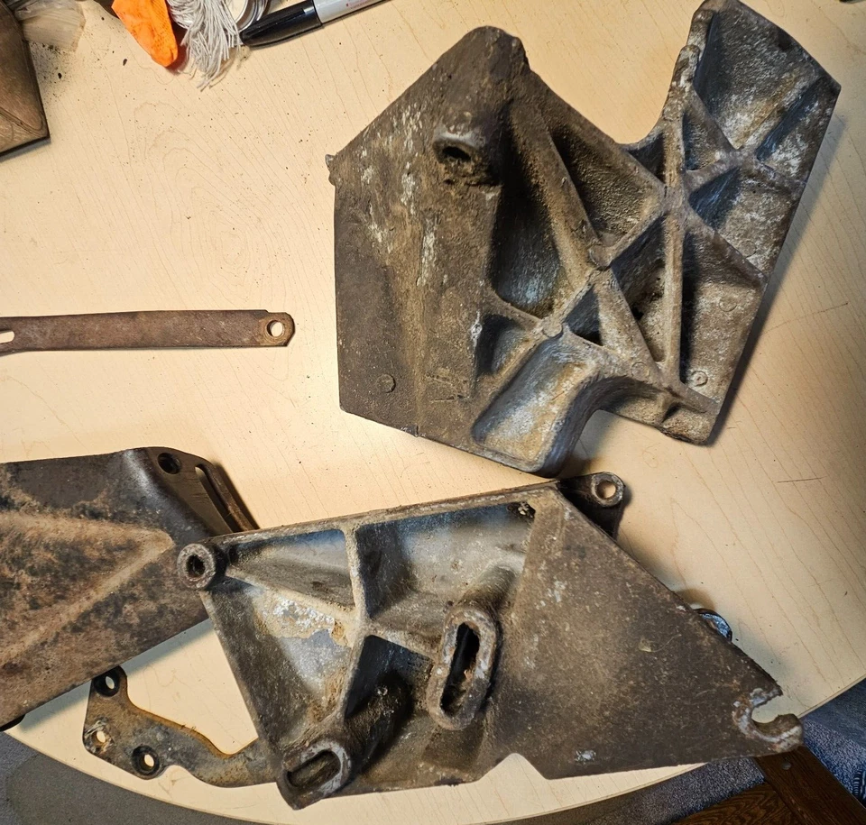 Buick Electra Riviera Wildcat 430 1967-68 soportes de motor aire acondicionado PS ALT Foto 2 de 4