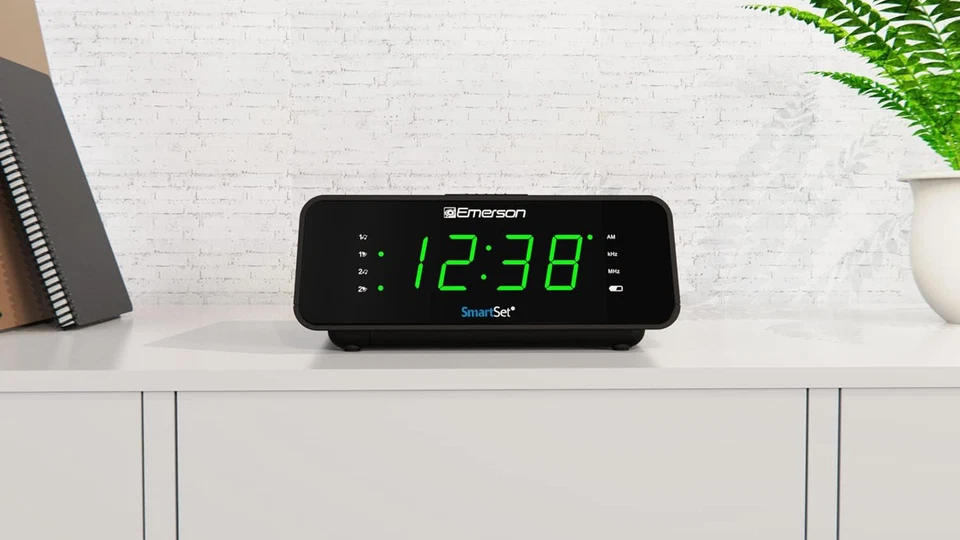 Smartset Dual Alarm Clock Radio with AM/FM Radio, Dimmer, Sleep Timer and .9" LE - Image 2 of 4