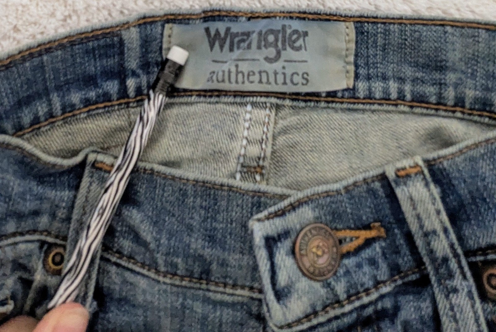 Wrangler Authentic Thrashed Distressed Workwear J… - image 4