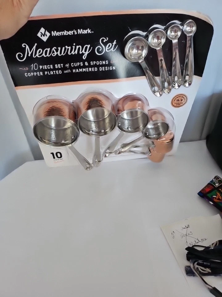 Juego de 10 tazas y cucharas medidoras de cobre martillado de acero inoxidable Members Mark Foto 2 de 4