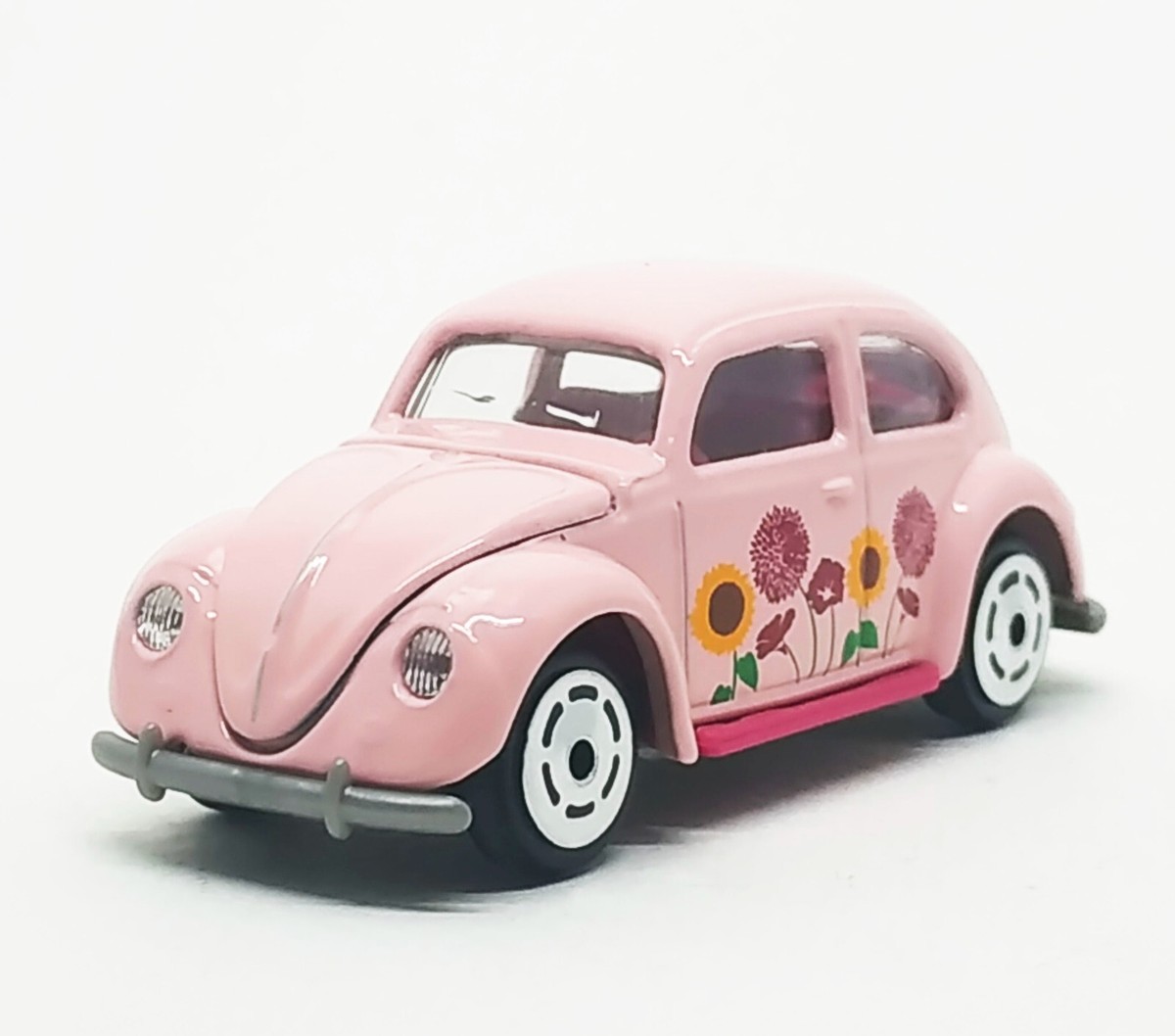 激レア　Volkswagen Beetle ピンク ミニカー Majorette Volkswagen Vintage Beetle Pink Flower - GirlMazing