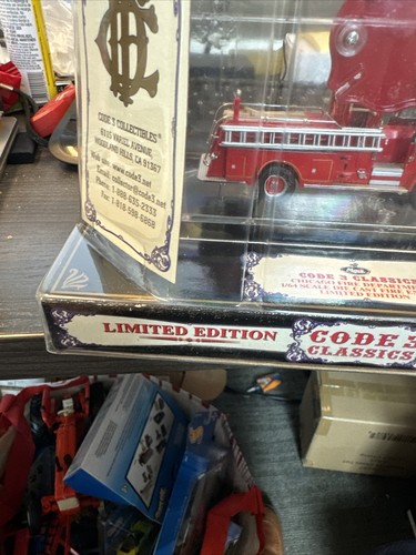 Code 3 12372 1/64 Chicago Mack C Pumper Eng.# 64 (Limited Edition) - Picture 9 of 10