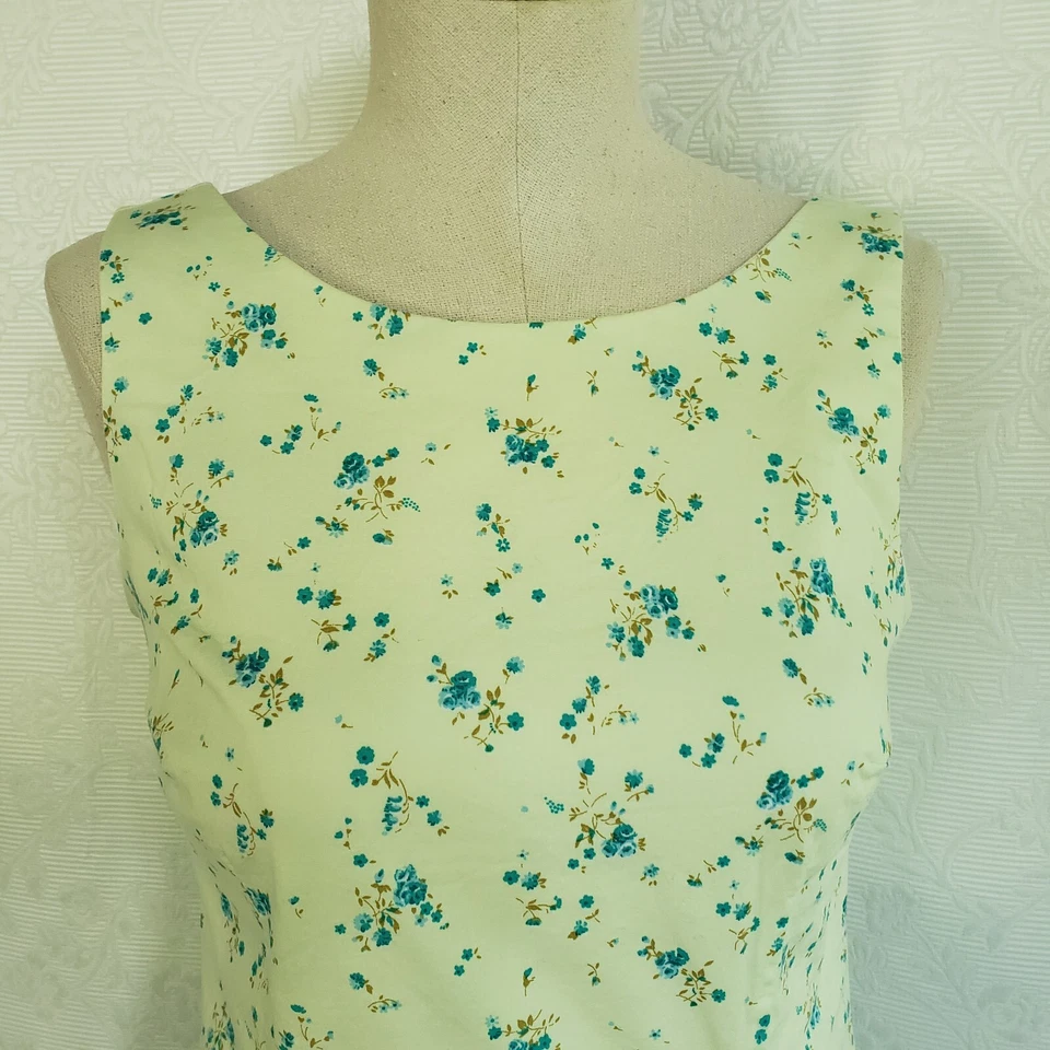Vintage Mica Women's 60's Style Sheath Dress Sz. 2 Stretch Lite Green Floral USA - Image 4 of 4