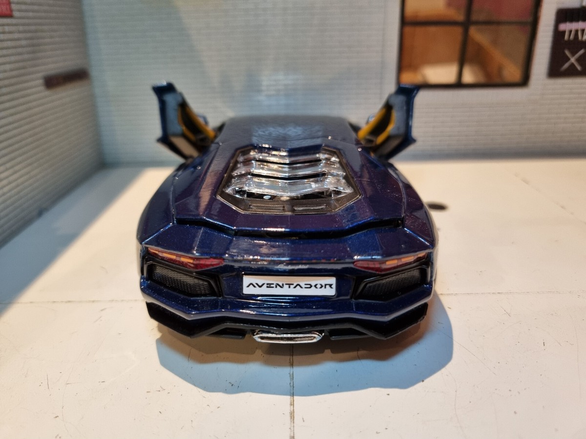 aisto Laborghini Aventador LP 700-4 Roadster Vehículo Fundido a