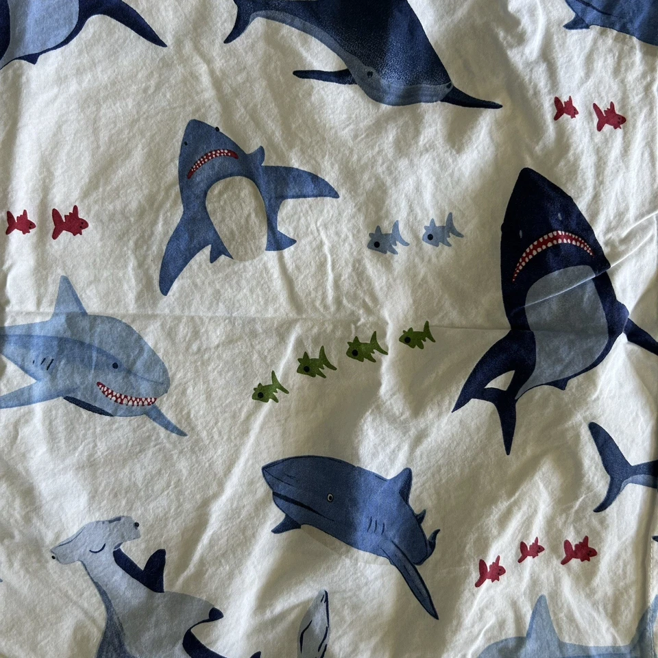 Funda de almohada Pottery Barn Kids Shark Mordedura Sábanas Doble Plana Ajustable 4 piezas Ocean Leer Foto 3 de 4