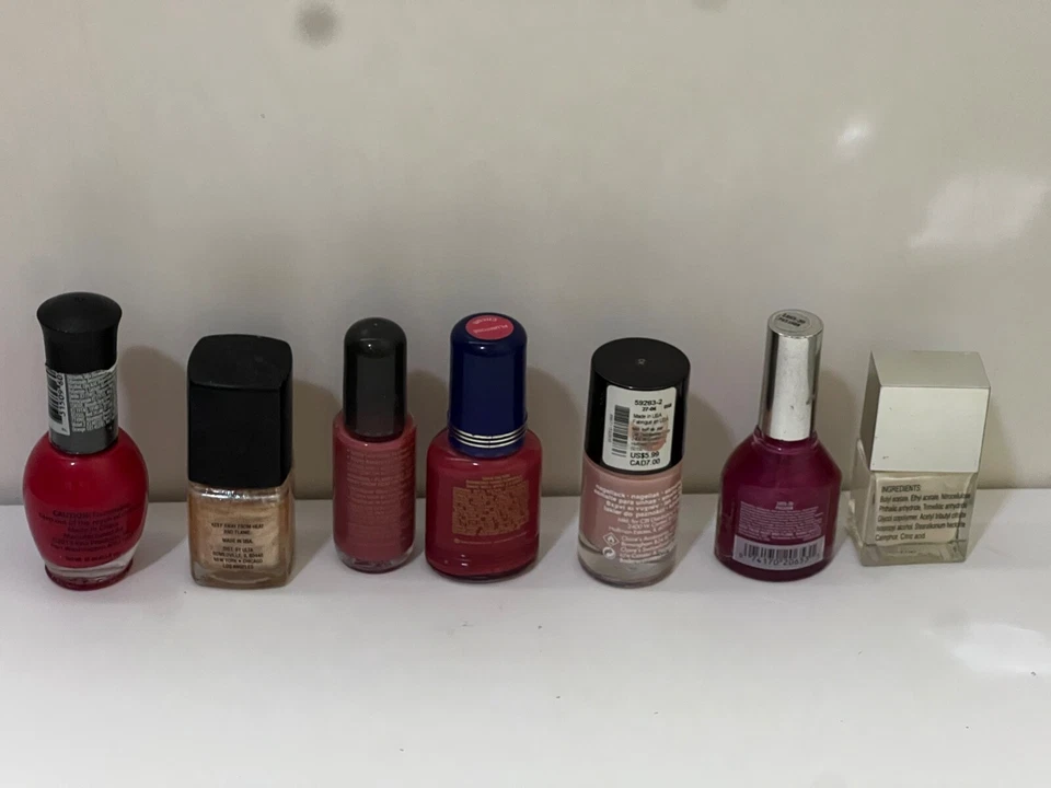 Vintage Max Factor, Revlon,Naturistics, etc Nail Polish lot. 7 bottles - Image 2 of 4