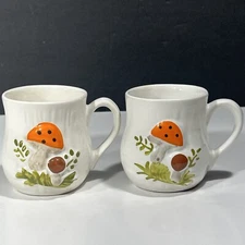 Two 2 Vintage Retro Mushroom Coffee Mugs Tea Cups Made In Canada