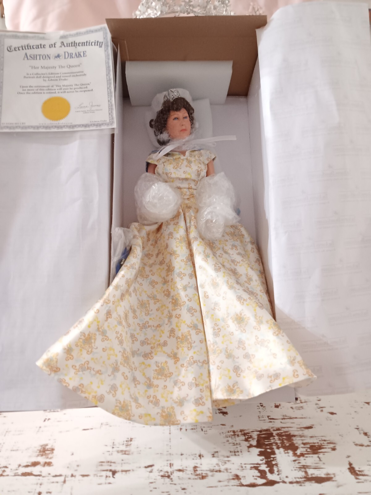 Ashton Drake Queen Elizabeth II Commemorative Coronation Doll 16"NRFB