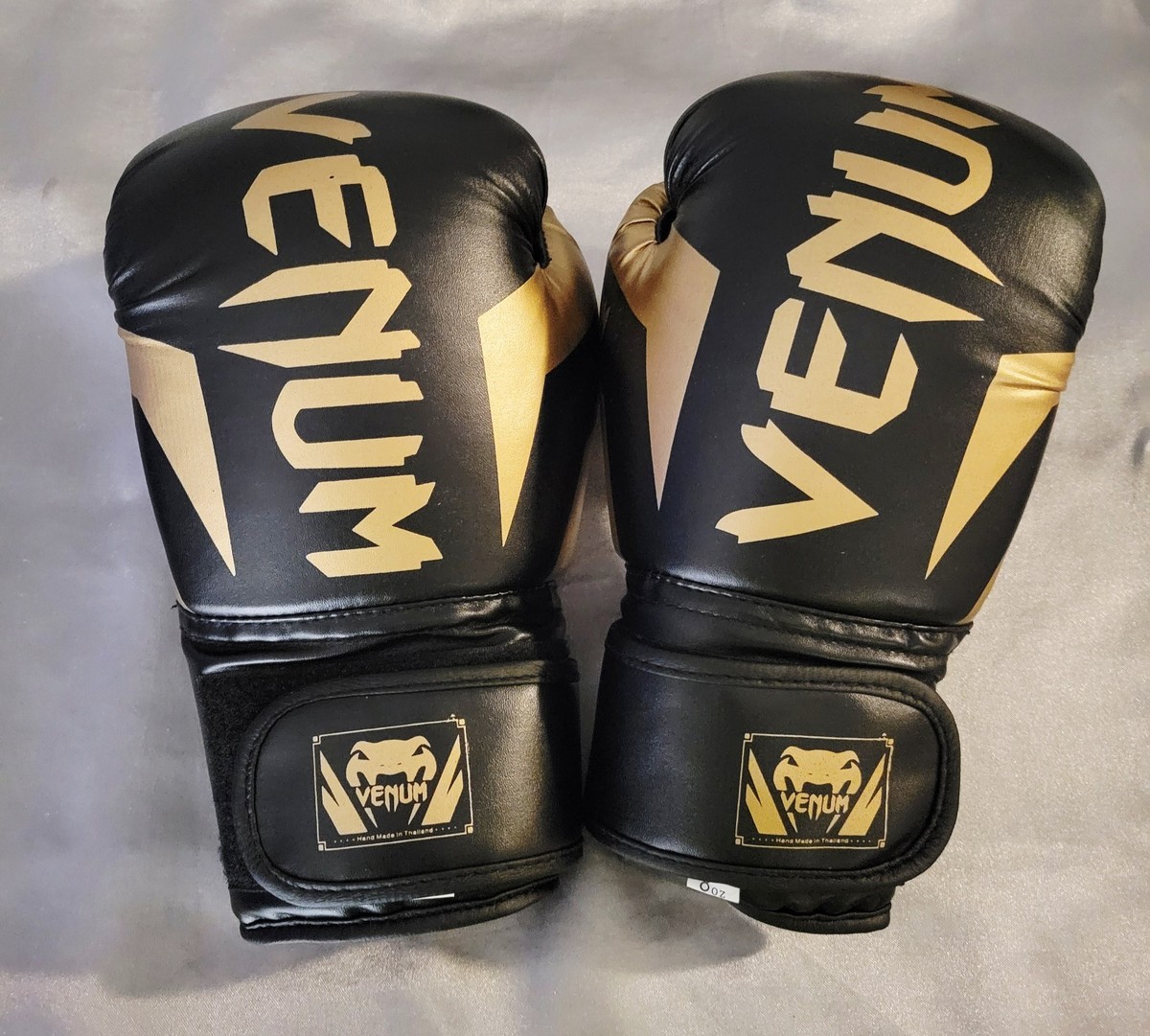 Kids Venum Elite Boxing Premium Quality Gloves Black Oz NEW