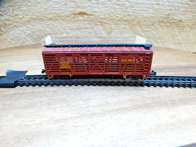 Life-Like N Scale 41' Armour Stock Express ASX 216 Exterior Braced Livestock Car