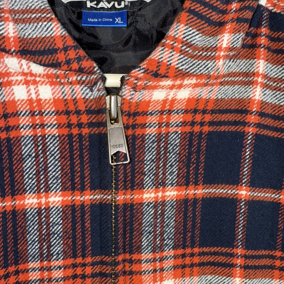 Colete Feminino Kavu Campout Isolado com Capuz Tamanho XL Xadrez Vermelho Marinho - Imagem 3 de 4