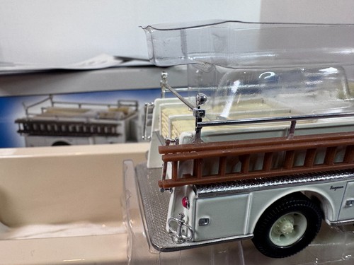 Corgi US50802 Seagrave K Fire Engine NASA Florida Ltd Edition No. 0948 of 4000 - Picture 10 of 20