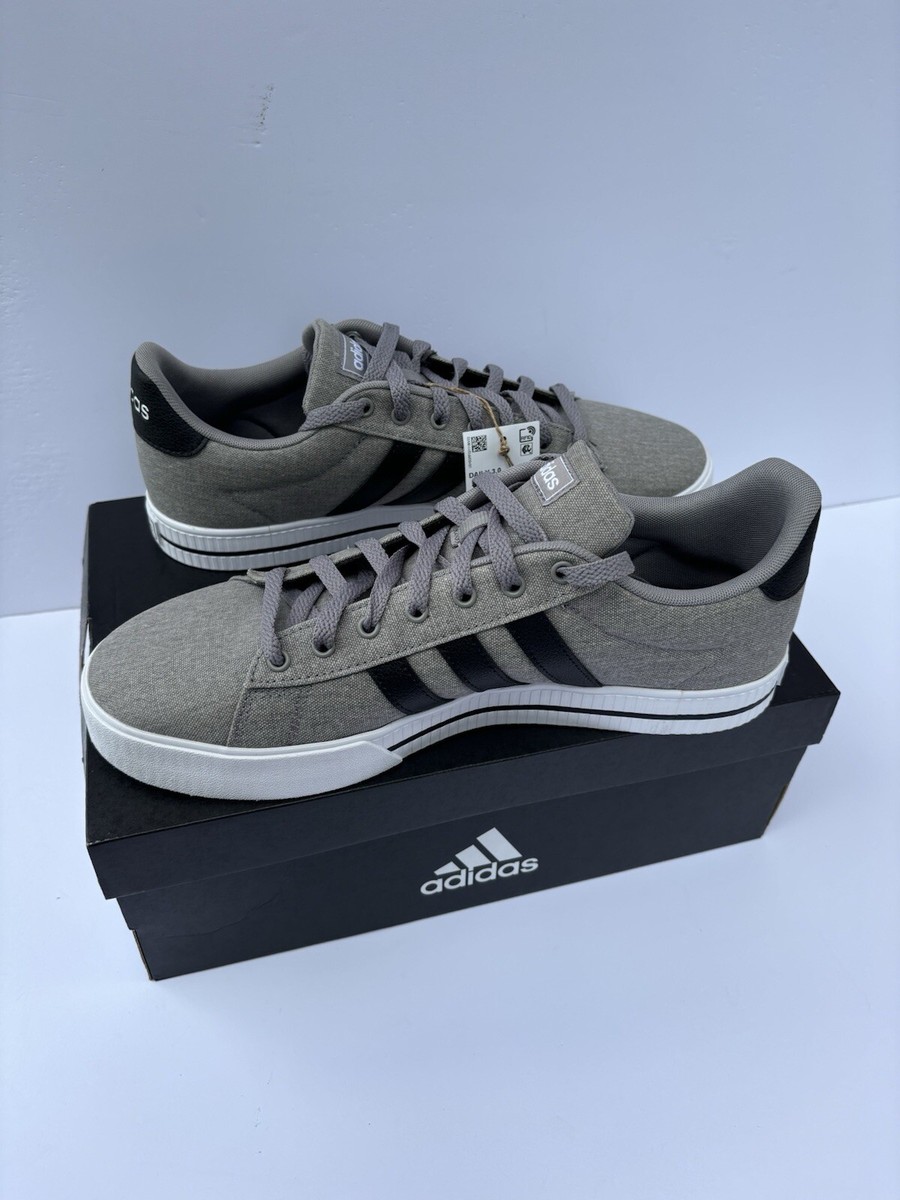 アディダス メンズ スニーカー Adidas Essentials Daily 3.0 - Dove Grey/Core Black/Cloud White adidas mens Daily 3.0 Skate Shoe, Dove Grey/Core Black/Cloud White
