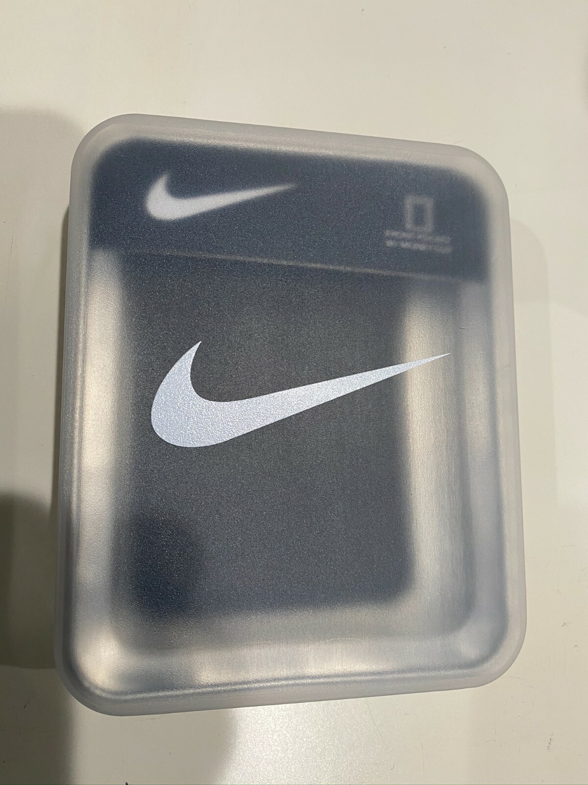 nike magnetic wallet