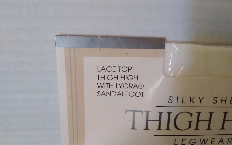 Top de encaje transparente sedoso hasta el muslo colección Kathie Lee talla grande blanco Foto 3 de 4