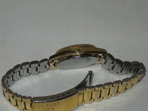 Seiko Women's Day/Date Gold Tone Wristwatch - Picture 7 of 9