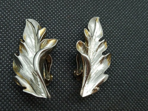 Boucles D'oreilles Vintage à Clips Argentées - Motif Ovale En Relief - Ref 489 - Occasion