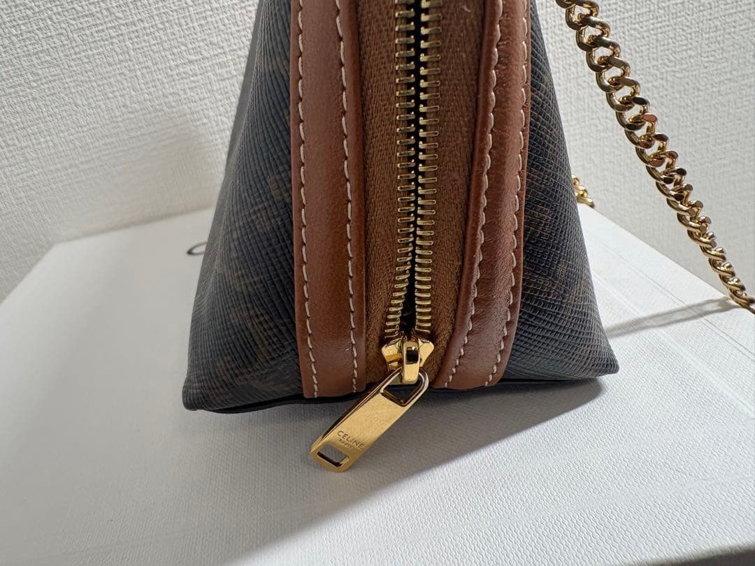 Authentic, beautiful condition CELINE Chain Clutc… - image 5