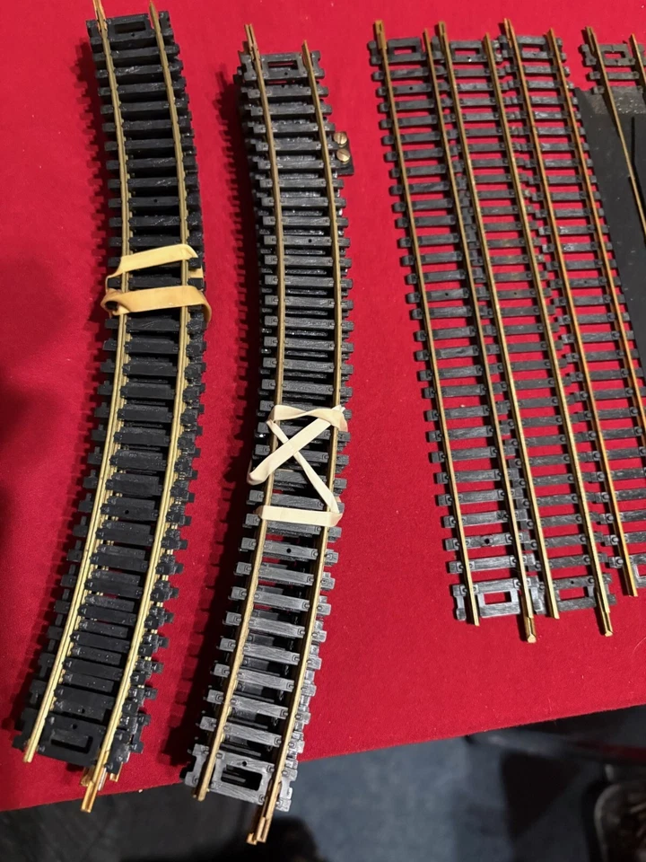 Ho Train with 4 cars 34x56 brass track Chesapeake and Ohio power track rerailer - Image 2 of 4