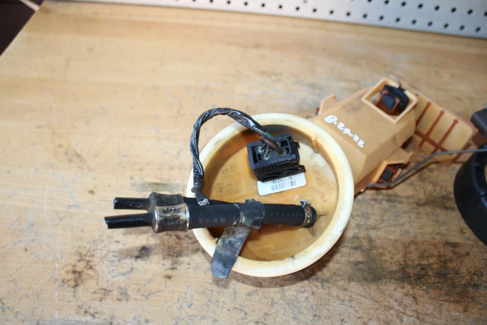 1997-2002 BMW Z3 ROADSTER FUEL PUMP SENDING UNIT ASSEMBLY Foto 4 de 4