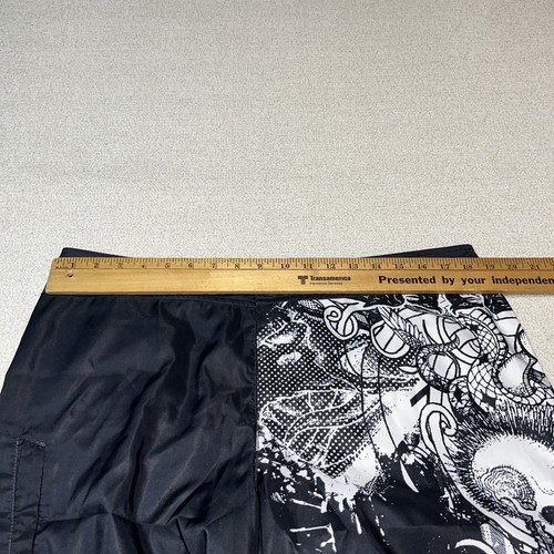 Tony Hawk Board Shorts Men 36/11 Black And White Skull & Snake Design Side Panel - Picture 14 of 21