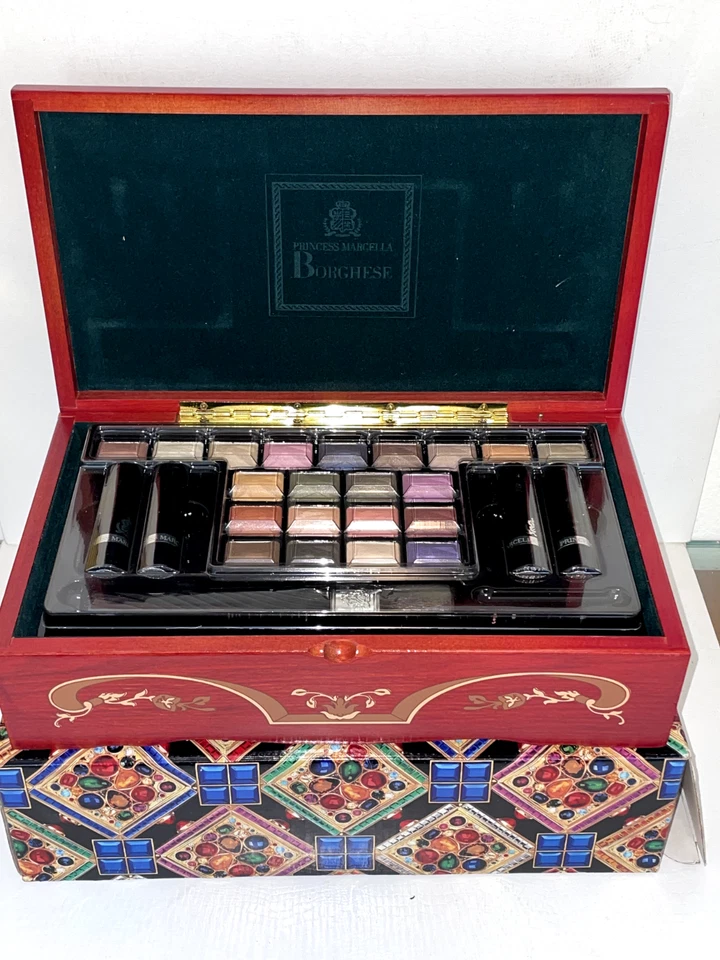 Vintage Princess Marcella Borghese Musical Jewelry Case Collection II Makeup Kit - Image 4 of 4