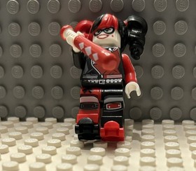 Lego Batman Movie minifig Harley Quinn (70906 or 70922) w/Bat and Roller Skates