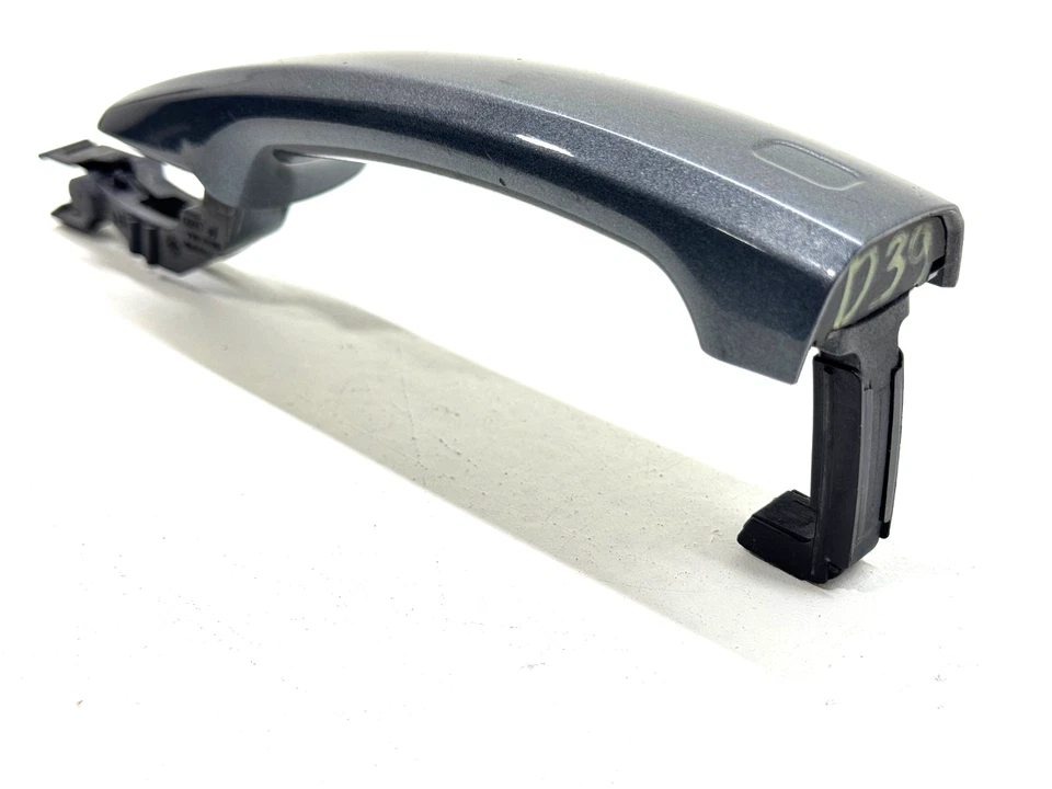 2015–2020 AUDI A3 S3 RS3 8V MAÇANETA EXTERNA TRASEIRA DIREITA CINZA FABRICANTE DE EQUIPAMENTO ORIGINAL 8V0837206A - Imagem 4 de 4