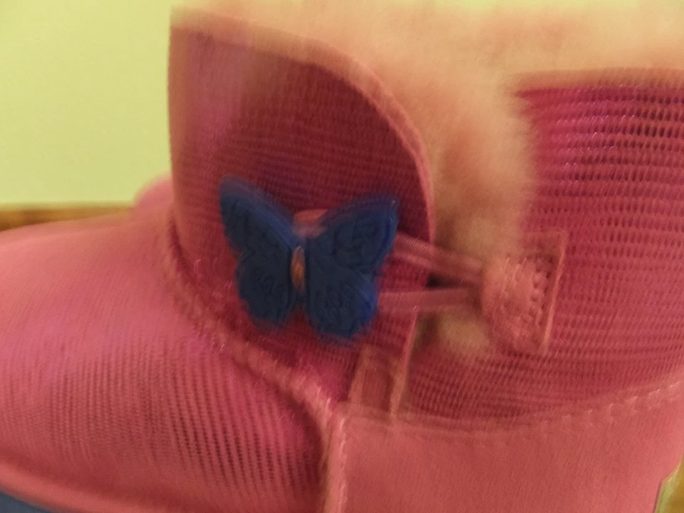 Botas UGG Mini Bailey Botón Lagarto Cálidas Invierno $140 Niños Niñas Jóvenes 3 Foto 3 de 4