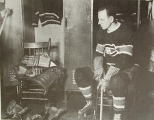 NHL HOCKEY PHOTO PRINT HOWIE MORENZ  LOCKER ROOM AUREL JOLIAT MONTREAL CANADIEN