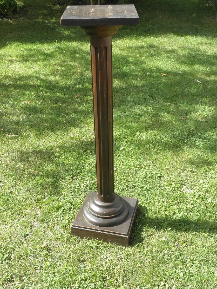 Pedestal 2024 plant table