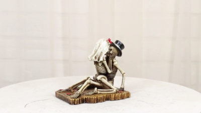 Ebros Love Never Dies Castaway Wedding Skeleton Couple Kissing