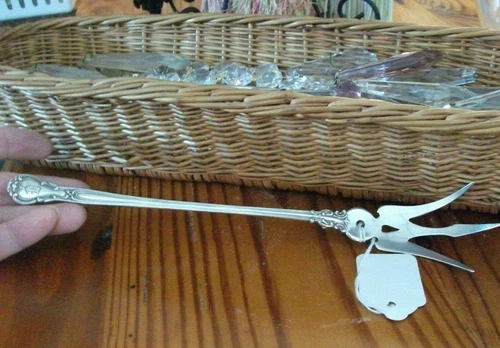 32.7grm STERLING SILVER CHANTILLY LETTUCE 9" SERVING FORK Gorham estate vintage